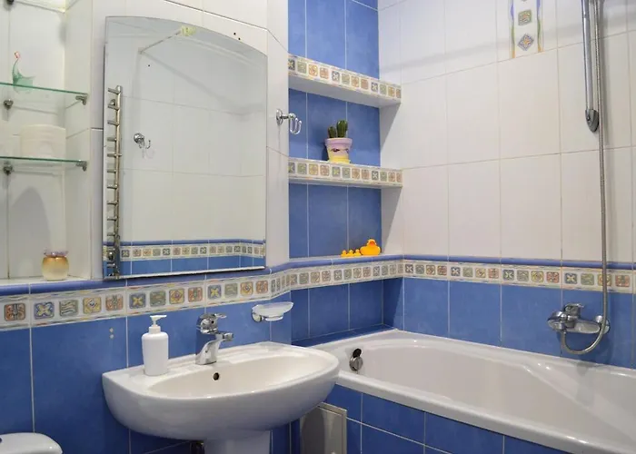 Old Courtyard Hretska Апартаменты *